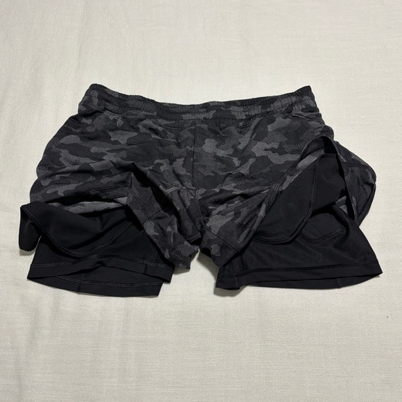Men’s Lululemon Pace Breaker 9” Lined Short | Variegated Mesh Camo Black - Picture 7 of 11